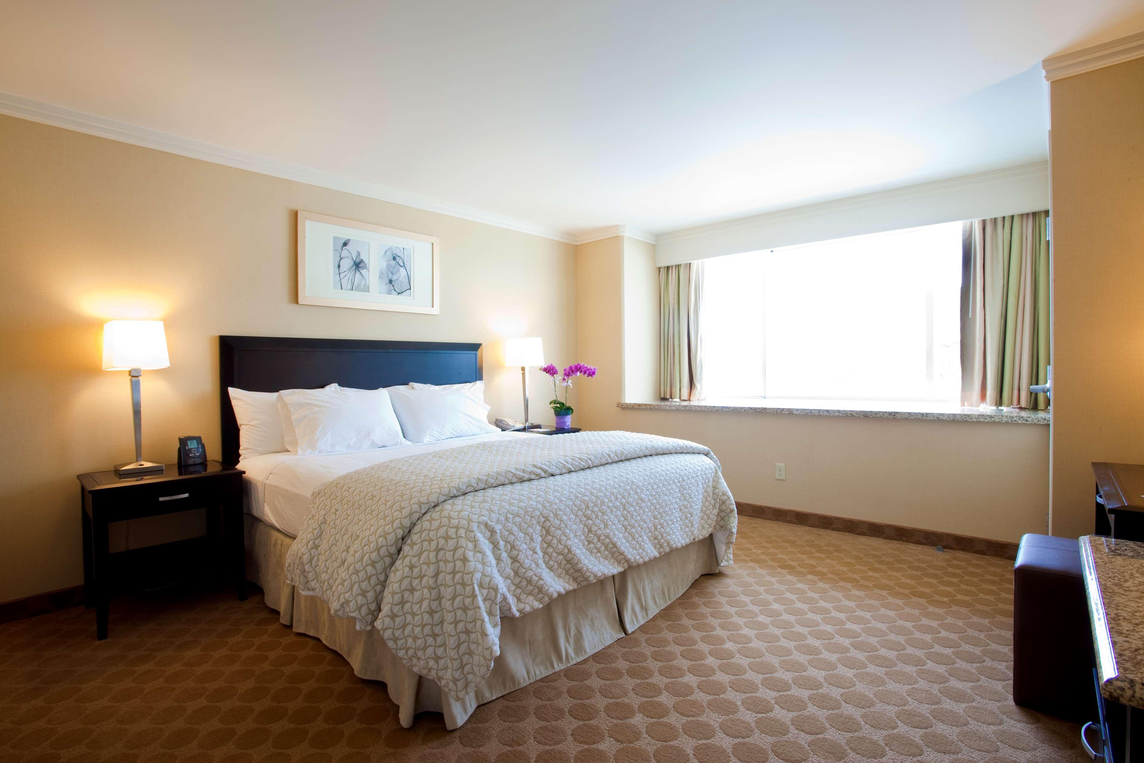 Embassy Suites Los Angeles Глендейл Экстерьер фото