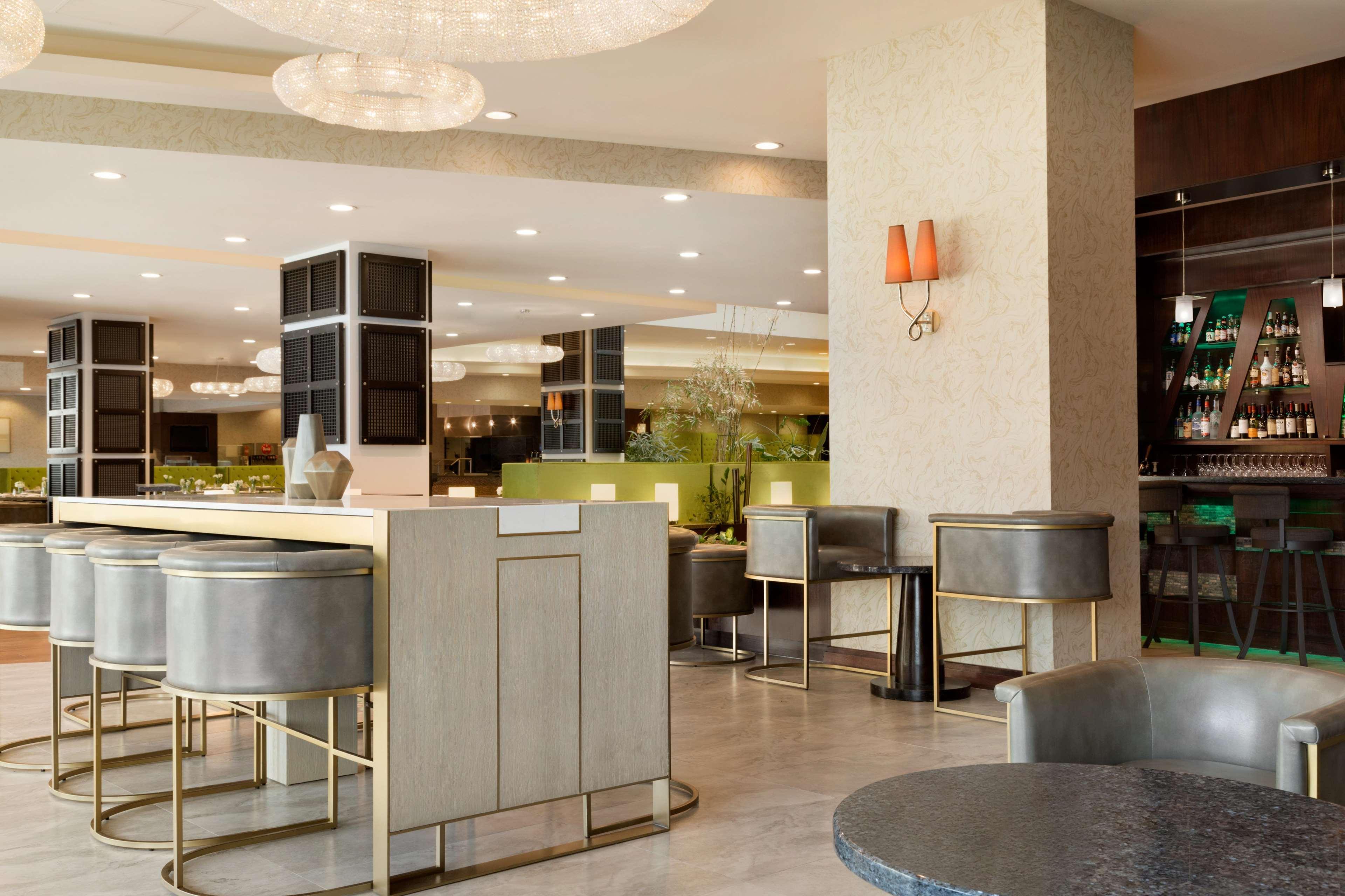 Embassy Suites Los Angeles Глендейл Экстерьер фото